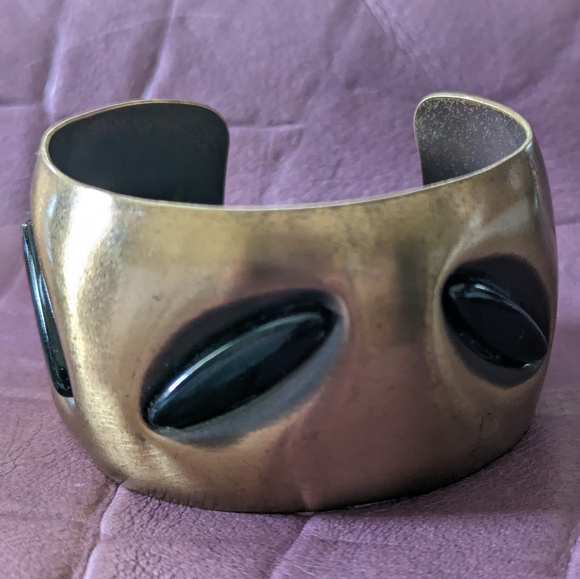 Brushed Brass Open Cuff and Onyx - Picture 2 of 6